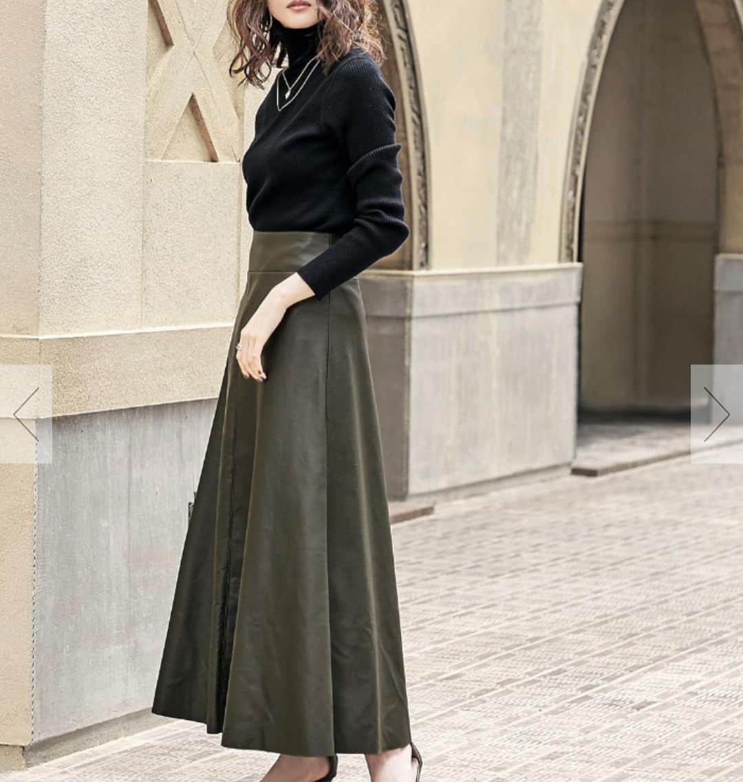 maricoさんのインスタグラム写真 - (maricoInstagram)「今年色んな所で見るレザースカート。 @urs_official で見つけたこのスカートはロング丈でフレア具合も丁度良い☺︎ しかもSサイズは背の低い人向けのショートサイズでぴったり丈！  好きなブランドから背の低い人向けの服が出たのが嬉しい♡✨  #outfit skirt… #urs_official  bag… #enfasbag  boots… #dholic  #フェイクレザーフレアスカート#フェイクレザースカート  #今日の服#今日のコーデ#ママファッション#ママコーデ#ユアーズ #urs_styling  #fashion#locari_kitchen」10月27日 21時07分 - marico__0088