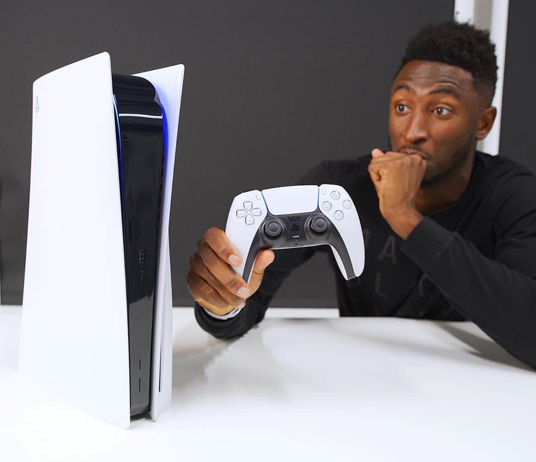 マーケス・ブラウンリーのインスタグラム：「The PlayStation 5 Unboxing. It’s now live on YouTube 😎」