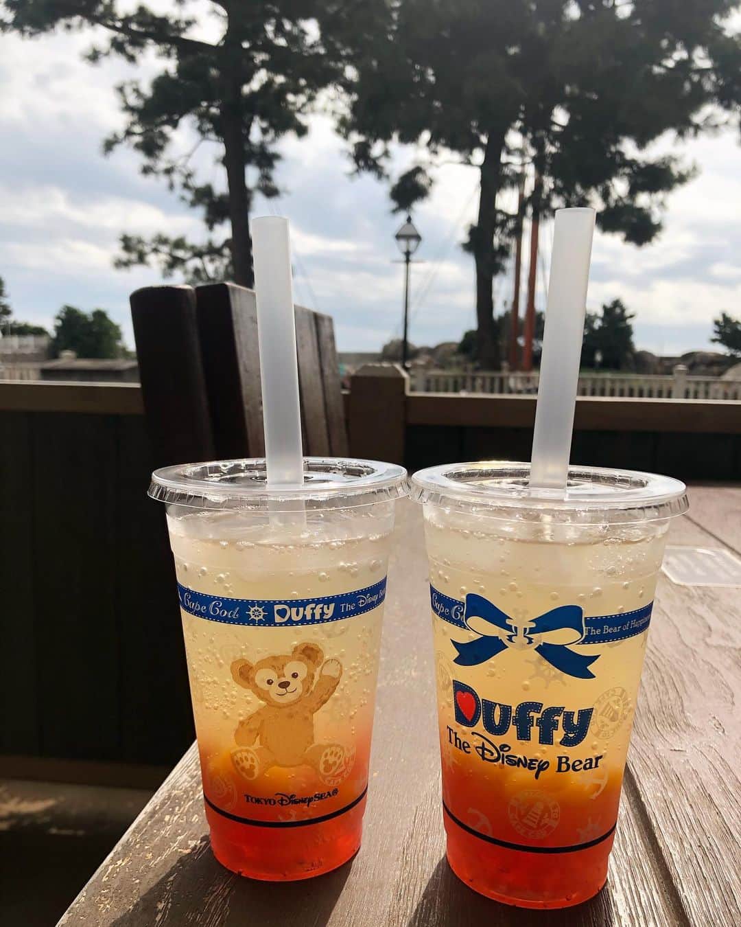 のインスタグラム：「これ美味しかった🧡 しゅわしゅわ🥭 タピオカではない？🤔 いくらみたいなプチプチが入ってて🙆🏻‍♀️ #disneysea  #ケープコッド」