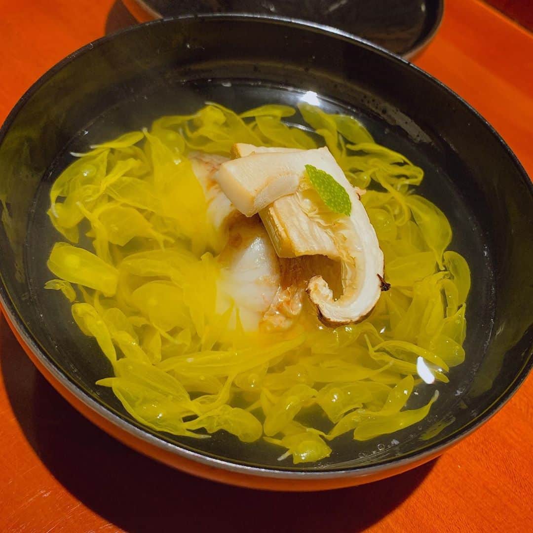 小柳津林太郎さんのインスタグラム写真 - (小柳津林太郎Instagram)「Went to "Shinhara," a Kaiseki restaurant in Ginza, Tokyo. Pretty, Crazy, and Entertaining, course and time.  銀座しのはら、最高でした。さて、今から弾丸で名古屋出張いってきます。写真とりそびれたけど、大先輩 @naohawaii さんの枠でご一緒させていただきました😂（感謝！）  #メシテロ #ザギン #しのはら #銀座 #割烹  #tokyo #ginza #kappo #shinohara」10月27日 21時16分 - rinsta_gram1002