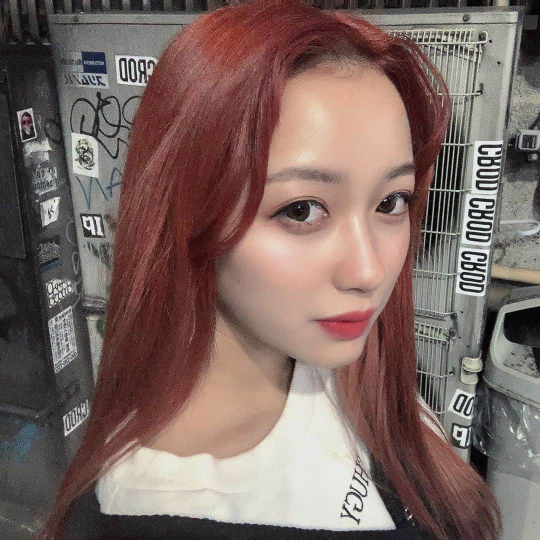 白川れなさんのインスタグラム写真 - (白川れなInstagram)「そしてそして﻿ 眉毛スタイリングとマツエクをしてきました！﻿ 眉毛スタイリングは初めてだったんだけど﻿ 整えるだけでぜんっぜん印象が変わるのね🤧﻿ しかも毎日の化粧がまっじで楽ちんです…すごいっ﻿ ﻿ マツエクはブラウンを50本つけた〜！👀﻿ ﻿ @une_fleur_eyebrow ﻿ @une_fleur_eyelash ﻿ ﻿担当 @une_fleur_minori  さん！  ﻿ #恋ステ #ラストシンデレラ#lastCinderellaportrait#hairstyle #haircolor # #daily #daily_photo_jpn #socialdistancing #makeup #ピンクインナー#美容学生 #メイク #youtube #lilac#恋ステ#バンド #좋아요 #소통 #팔로우 #팔로미 #오오티디 #데일리룩 #패션 #뷰티스타그램 #메이크업 #셀카 #赞 #粉我 #我的最愛」10月27日 21時09分 - __r_kw