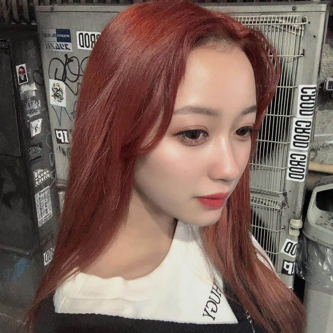 白川れなさんのインスタグラム写真 - (白川れなInstagram)「そしてそして﻿ 眉毛スタイリングとマツエクをしてきました！﻿ 眉毛スタイリングは初めてだったんだけど﻿ 整えるだけでぜんっぜん印象が変わるのね🤧﻿ しかも毎日の化粧がまっじで楽ちんです…すごいっ﻿ ﻿ マツエクはブラウンを50本つけた〜！👀﻿ ﻿ @une_fleur_eyebrow ﻿ @une_fleur_eyelash ﻿ ﻿担当 @une_fleur_minori  さん！  ﻿ #恋ステ #ラストシンデレラ#lastCinderellaportrait#hairstyle #haircolor # #daily #daily_photo_jpn #socialdistancing #makeup #ピンクインナー#美容学生 #メイク #youtube #lilac#恋ステ#バンド #좋아요 #소통 #팔로우 #팔로미 #오오티디 #데일리룩 #패션 #뷰티스타그램 #메이크업 #셀카 #赞 #粉我 #我的最愛」10月27日 21時09分 - __r_kw