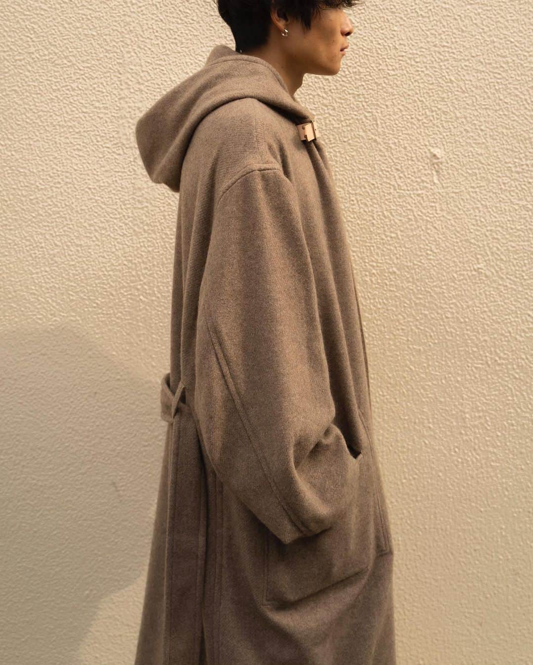 Ryoさんのインスタグラム写真 - (RyoInstagram)「ㅤㅤㅤㅤㅤㅤㅤㅤㅤㅤㅤㅤㅤ @a_l_official_ over sleep coat。  無染色のカシミヤ100%使用した、フーデットコート😏 毛布を羽織るようなイメージのルーズシルエットにカシミヤの柔らかさがたまらない…これは冬ヘビロテですわ🧥 ㅤㅤㅤㅤㅤㅤㅤㅤㅤㅤㅤㅤㅤ #a_l_official」10月27日 21時10分 - ryo__takashima