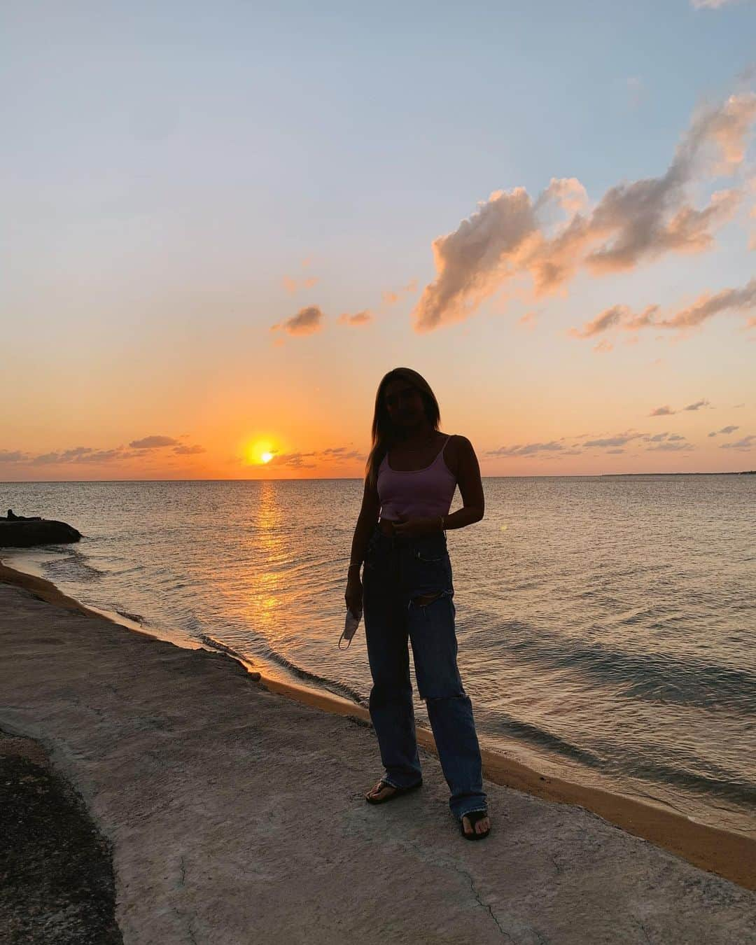 植野有砂さんのインスタグラム写真 - (植野有砂Instagram)「❤️Mother Earth❤️🌅あぁ綺麗な夕陽だったなぁ、東京だと空も見えないからね🙏🏻」10月27日 21時11分 - alisaueno