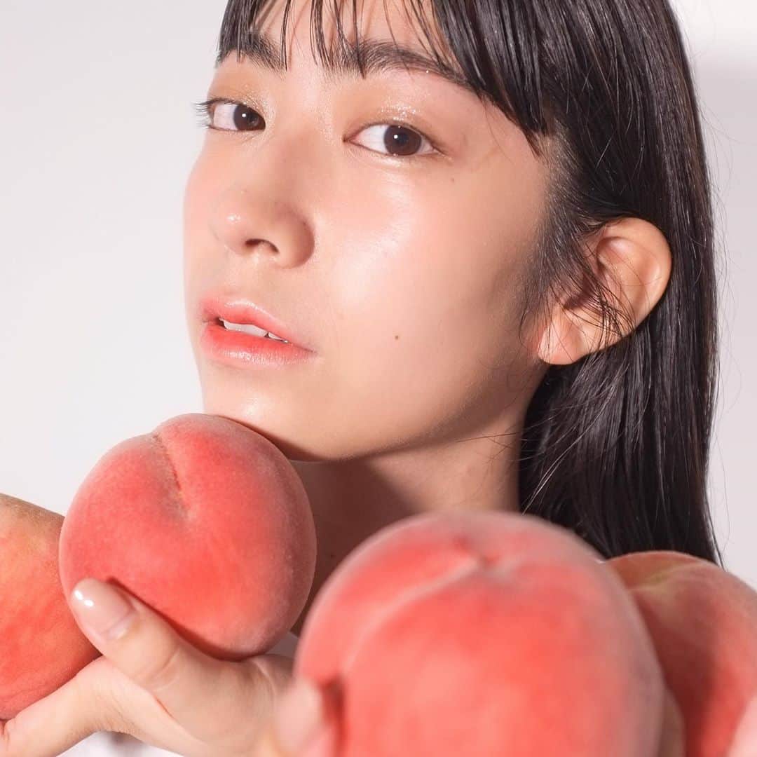 岡森黎のインスタグラム：「🍑🍑🍑﻿ photo @nobutanaka_  hairmake @a3to_4﻿ ﻿ ﻿ #hairmake﻿ #shooting」
