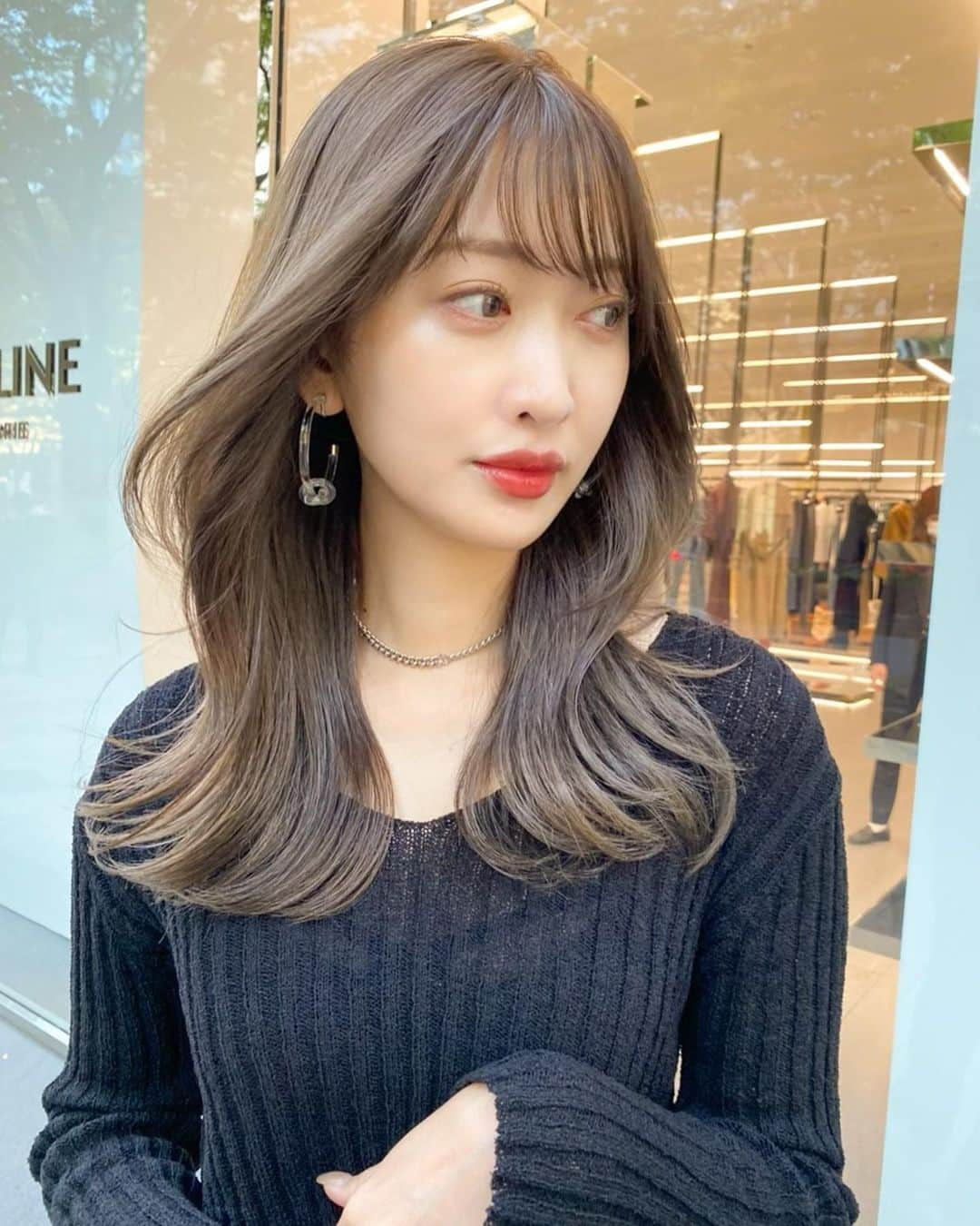 佐達ももこさんのインスタグラム写真 - (佐達ももこInstagram)「hair style💇‍♀️﻿ ﻿ @harada.hair 🙏🌹﻿ ﻿ いつも、どうしたい？って聞かれて、﻿ んー、いいかんじで！！🙏﻿ って答えてるほぼお任せスタイル🤣﻿ ﻿ カラーも最高だ〜🤟﻿ 顔まわりも動きがでるように﻿ 切ってもらっています😇﻿ ﻿ ﻿ #hairstyle#haircolor#SHIMA﻿」10月27日 21時19分 - sadamomodayo