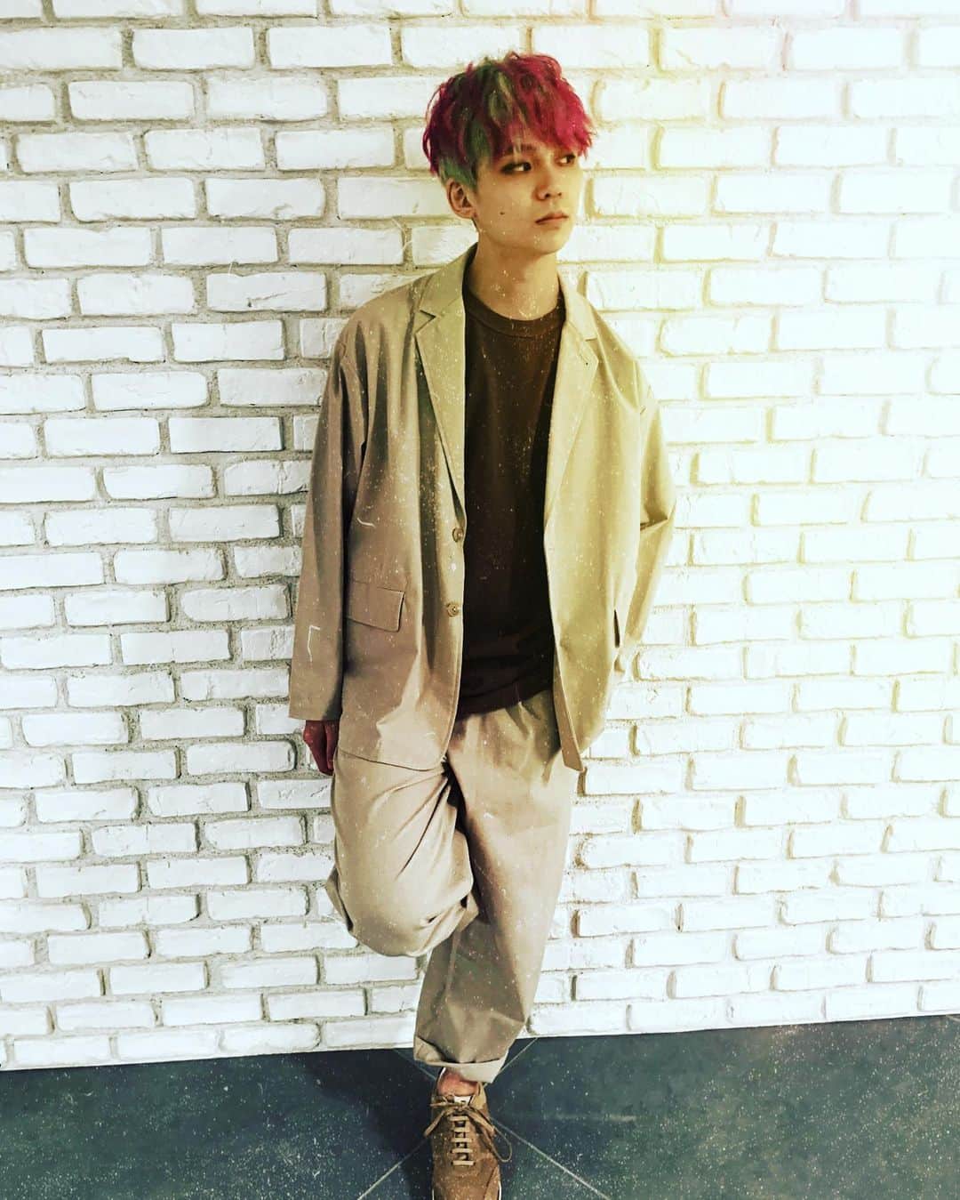 沢村玲/REIのインスタグラム：「JUNONのオフショット！なのにキメてる😂  まだユニコーン🦄な俺だね🤗  #JUNON #ワンエン #沢村玲 #ユニコーン #REI」