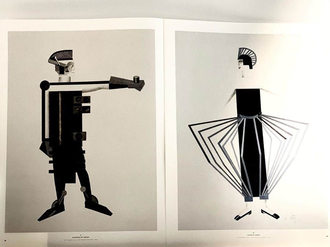小瀬田麻由のインスタグラム：「* 『DESIGNART TOKYO 2020』 本日はDESIGNARTTOKYO2020カシヤマ代官山でのプレスプレビューに行ってきました。 毎年秋に東京で開催されているデザイン&アートフェスティバル。東京の街全体が美術館になる分散回遊型イベントです。 先日は表参道で何店舗かまわらせて頂き、本日は代官山のカシヤマさんに行ってきました。 こちらはサスティナブルをテーマにされた作品が多く飾ってあり、とても興味深い作品が沢山ありました。 世界中からアート、デザイン、ファッション、フードなどさまざまなジャンルが集結している中、私が今回注目しているのは『インテリア』ステイホームが多い今、家の中の空間や、インテリアをこだわりたいと思っている方は多いのではないかなと思います。 展示作品でお気に入りの作品があれば購入も出来るので、是非ご興味のある方は#designarttokyo2020 行ってみてね✨私も今、素敵なインテリアはないものかと模索中です😍❤️ 街中のあちこちでアーティスティックでファッショナブルな作品が沢山展示されていて面白いですよ！✨」