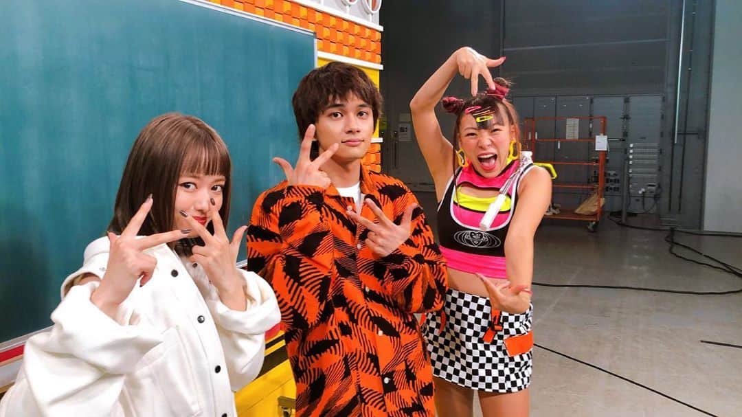 のインスタグラム：「[#Takumi_TV] tonkatsuDJmovie ‘s Tweet on October 26, 2020.  【きょうの小原カメラ🤓】 ネプリーグ。見事トロッコまでクリア！　アガリまくりのとんかつDJチームです！ — [Today's Ohara Camera] Nepleague. Superbly, clear until the truck! It's Tonkatsu DJ team that rolls up!  #とんかつDJアゲ太郎 #北村匠海 #TakumiKitamura #DISH// #山本舞香 #フワちゃん」