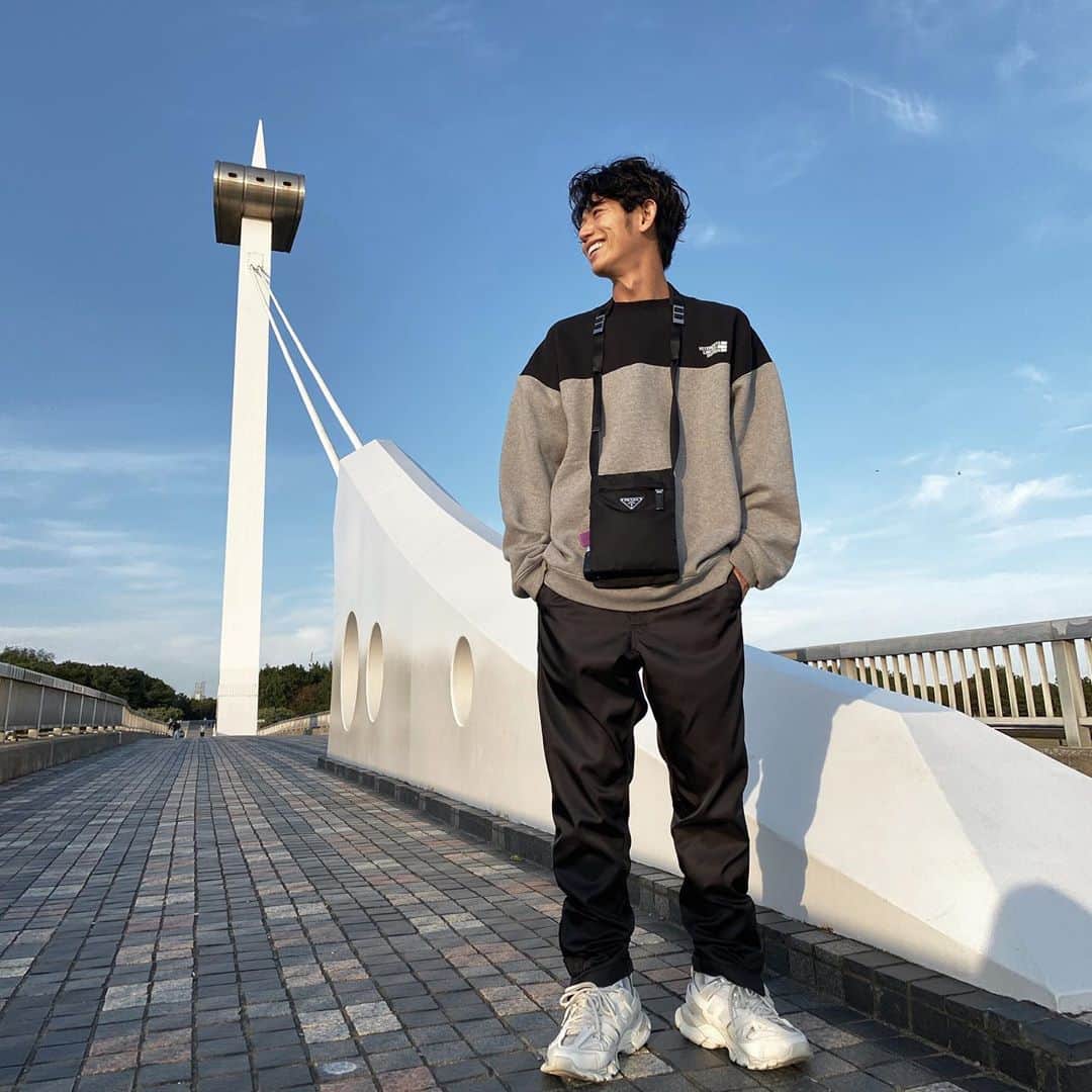 片山良平のインスタグラム：「パロディみたいでお気に入り〜🥴  tops  #vetements   #かぜつよ  #dayoff」