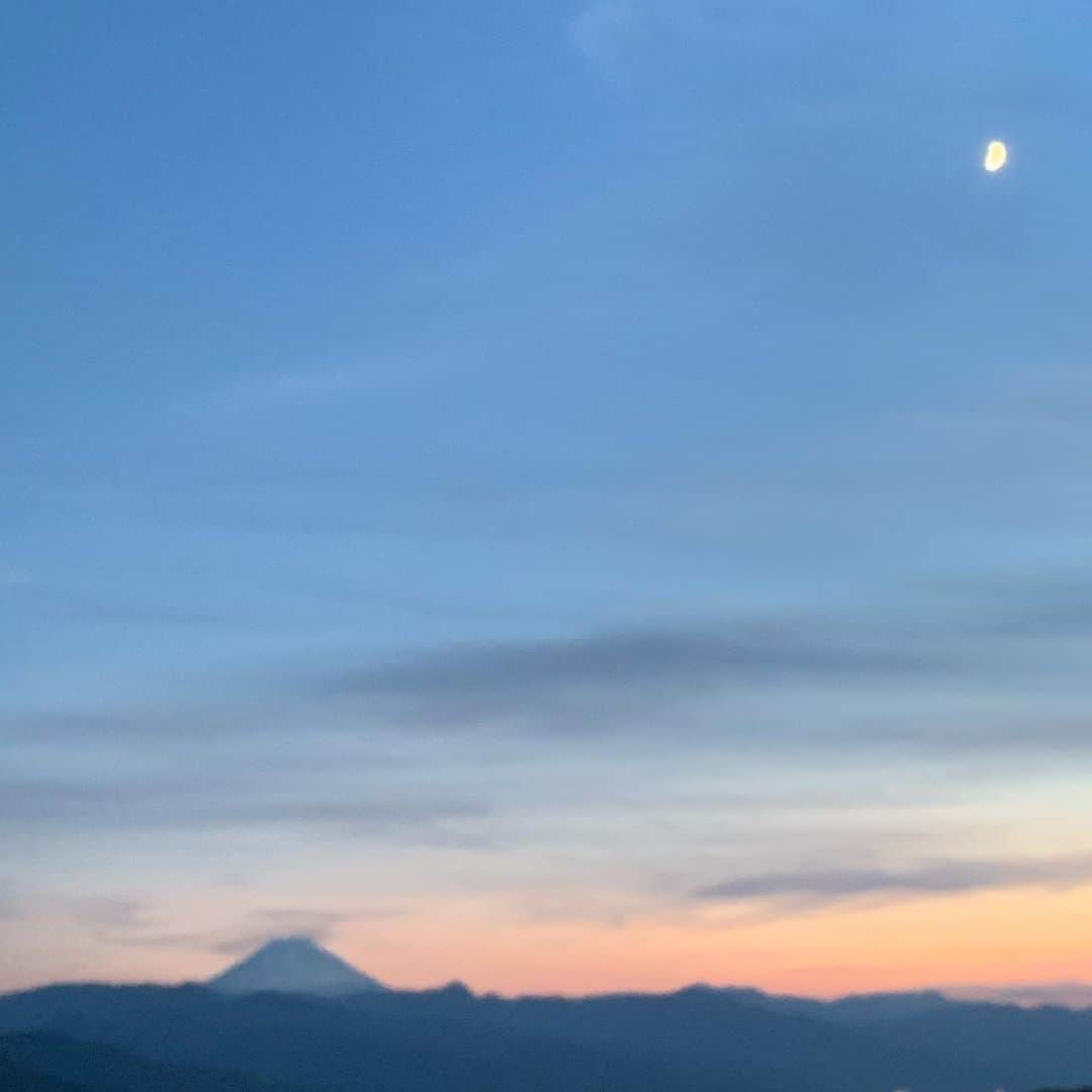 風間ゆみえさんのインスタグラム写真 - (風間ゆみえInstagram)「月がきれいな季節ですね」10月27日 21時28分 - yumie_kazama