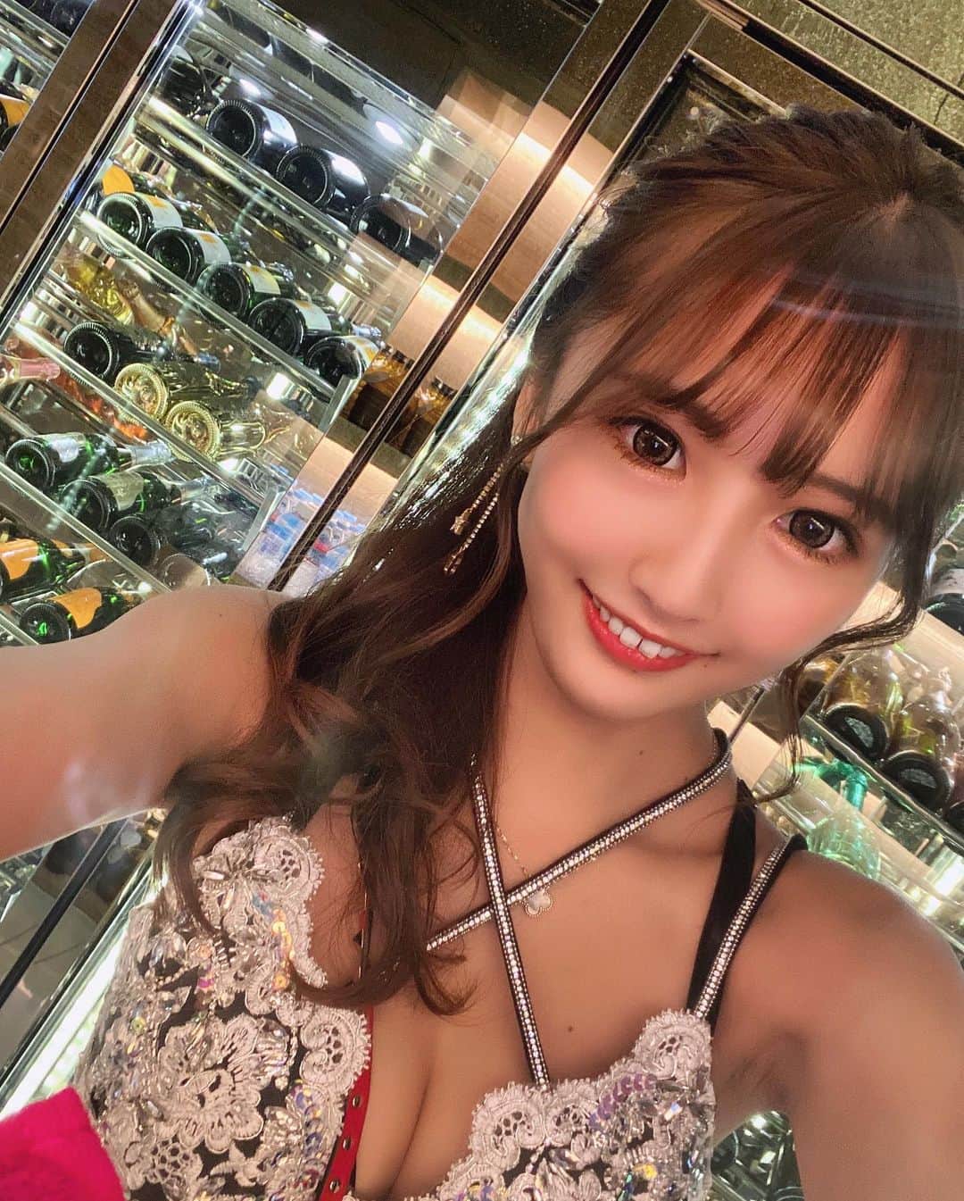 のインスタグラム：「♬  #愛知県#名古屋#錦#錦3#ミリオンレジャーホールディングス #マリオットビル#ナイツネット東海#サロンドゴールド #東京#大阪#北海道#福岡#六本木#銀座#歌舞伎町#北新地#ミナミ#すすきの#中洲#キャバクラ#キャバ嬢#美女#美人#イケメン#ホスト#相互フォロー#いいね返し」