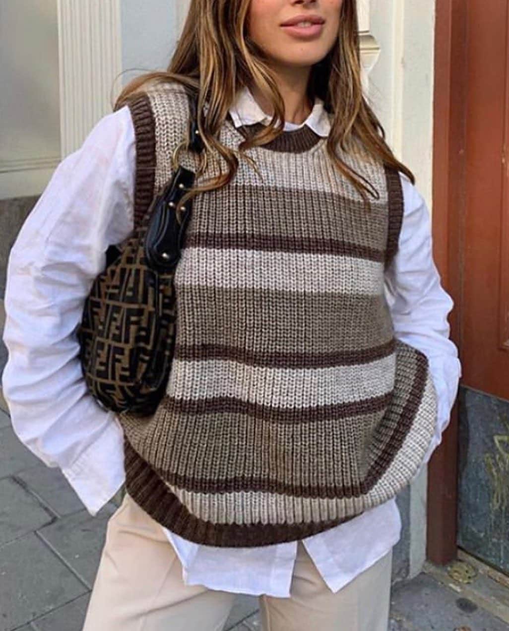 Blonde Saladさんのインスタグラム写真 - (Blonde SaladInstagram)「Name something more versatile than vests for fall!🧸 Considered the coolest item of the season, we put together a list of must-have vests to buy ASAP🤎 LINK IN BIO to check it out and tell us: have you already bought yours? #theblondesalad #fashion #vest #fall2020 @lissyroddyy @badest.outfits @caitlinheathxo @zaraynaf」10月27日 21時46分 - theblondesalad