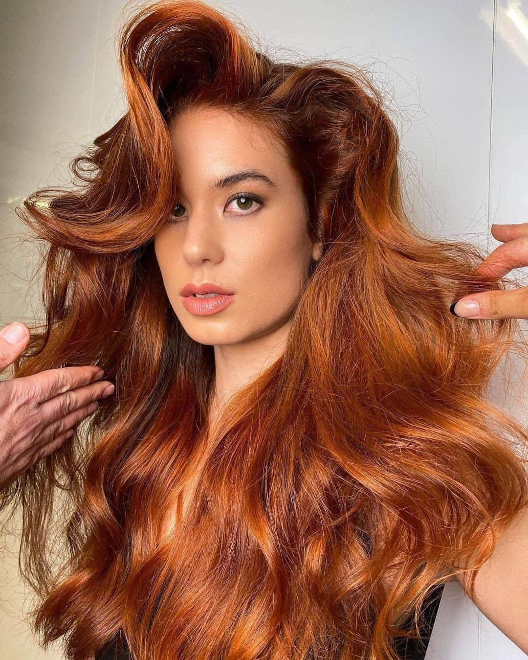 ghd hairさんのインスタグラム写真 - (ghd hairInstagram)「Coming through with that big Halloween hair energy 🧡🕸 Styled using the #ghdsoftcurltong ✨  Use code: TREATS to get a FREE 400ml ghd final fix spray when you purchase a ghd tool 🖤  @mariacotroneohair  @joecotroneo  #ghd #ghdhairpro #ghdhalloween #hairgoals #hairinspiration #hairenvy #redhair #auburnhair #autumnhair #halloween」10月27日 21時46分 - ghdhair