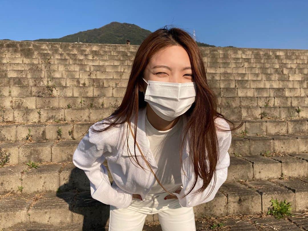 カウンのインスタグラム：「_ 살짝 #홍보 하겠습니다..🙈 매일 마스크를 쓰다보니  피부에 트러블이 많이 생겨서 지인을 통해 에스테틱을 찾게 됐는데요! #오휘스파논현 에서 피부관리와  목어깨 관리를 같이 받으면서 조금씩 진정이 되어가고 있는 것 같아서 기쁜 마음으로 추천드려봅니다..헿 다니면서 또 후기를 남겨볼게요👍🏻 갈 때마다 잘 케어해주셔서 감사합니다😊」