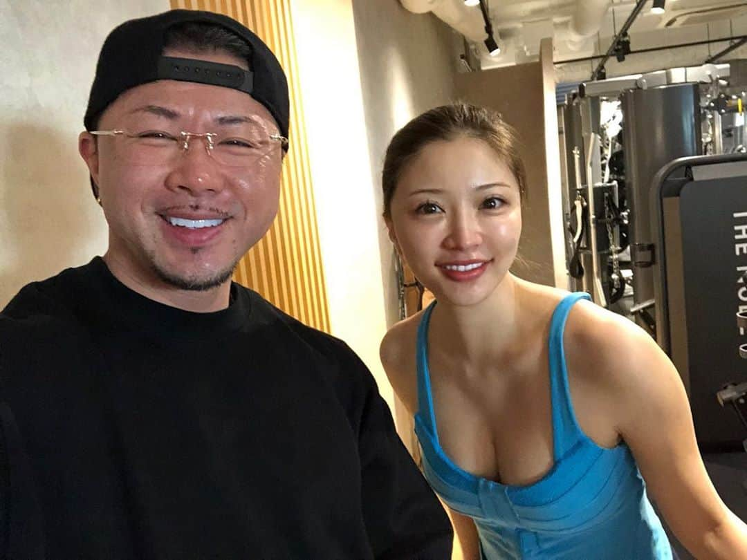 栄木明日香さんのインスタグラム写真 - (栄木明日香Instagram)「昨日はフィルさんと  初めて50キロ一人でできたー🏋️‍♀️  With my fitness coach  @fillmore_workout   He is a legendary sport model ✨  #sportmodeling #sportmodell #sportmodelgym #sportmodelagentur #sportmodelingagent #sportmodelrapher #sportmodelthailand #sportmodels #sportmodelsparis #sportmodelagency #sportmodelmithandicap #sportmodelsagency #sportmodelling #sportmodelfitness #sportmodel #フィットネスモデル #フィットネスバイク #フィットネスジム #フィットネスエンジェル #フィットネススタージャパン #フィットネスガール #フィットネスクラブ #フィットネス女子 #フィットネスウェア #フィットネスビキニ #フィットネス女子クラブ #フィットネススター #フィットネス水着 #フィットネスメイト #フィットネス」10月27日 22時01分 - liz_asuka__