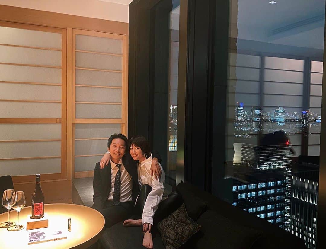 菅原沙樹さんのインスタグラム写真 - (菅原沙樹Instagram)「5回目の結婚記念日。 楽しくて最高な毎日をありがとう。これからも、とことんヨロシク🧡 #10月27日」10月27日 21時53分 - saki313apo