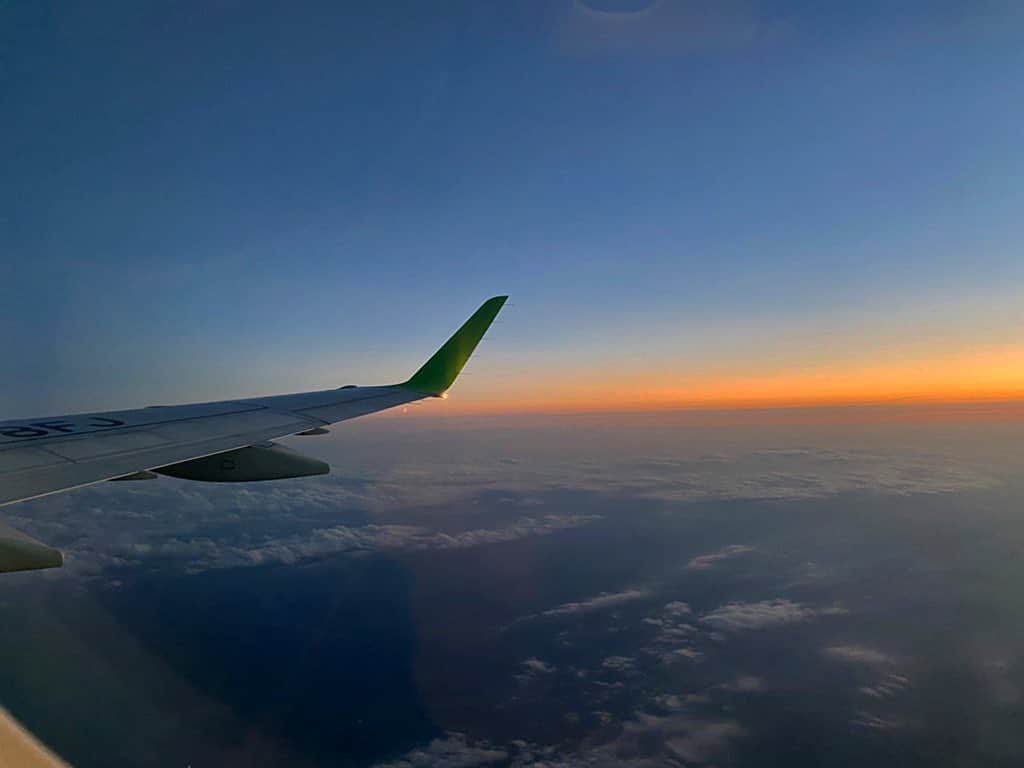 スミス春子さんのインスタグラム写真 - (スミス春子Instagram)「県外ロケから帰ってきました！✈️💓﻿ ものすごく久しぶりの飛行機...。﻿ ﻿ 夕方頃離陸したら、雲の上から夕焼が見られてとても幸せな気持ちになりました😌﻿ ﻿ どんな旅だったのか、早く皆さんにお伝えしたいです！﻿ 放送日が決まったら、またお知らせします💙﻿ ﻿ ﻿ #静岡朝日テレビ﻿ #県外ロケ﻿ #アナウンサー﻿ #飛行機﻿ #旅行﻿ #おたのしみに﻿」10月27日 21時57分 - harukosmith