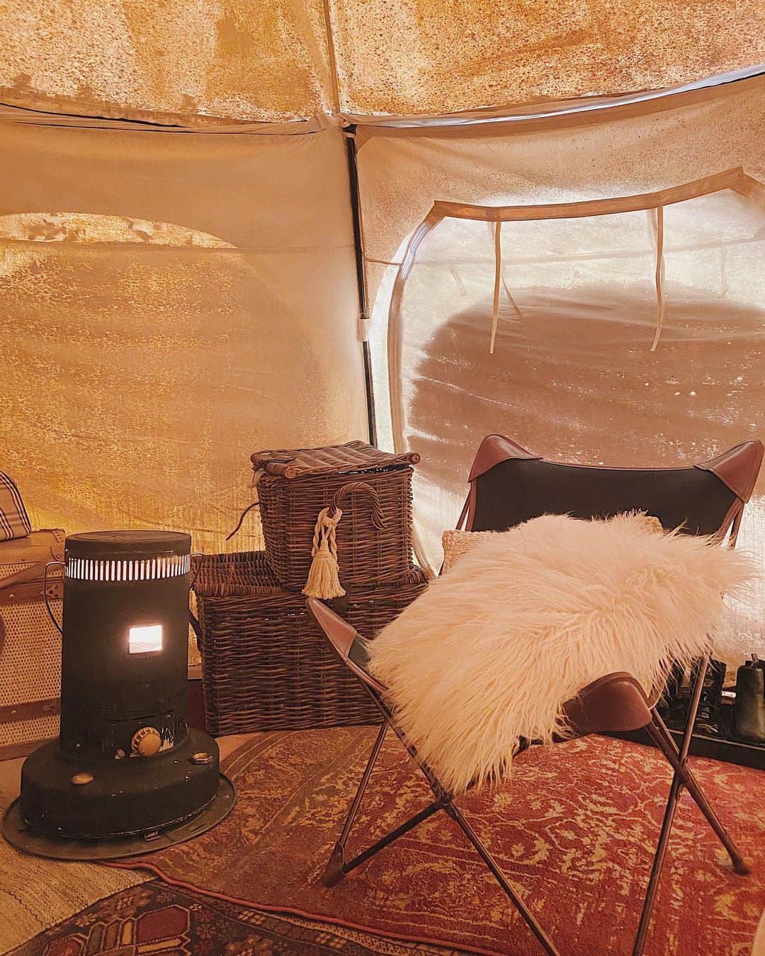 横田彩夏さんのインスタグラム写真 - (横田彩夏Instagram)「🌵🌵🌵 💁🏻‍♀️ 🔔  #grumpy#tent#tentcamping#roomwear#dayoff#trip#tokyo#japan#bed#hotels#tokyohotel#okutama#奥多摩#グランピング#近場トリップ#休日trip#たびじょ#テント#テント泊」10月27日 22時09分 - picowestwood
