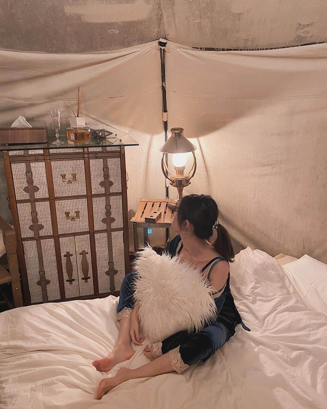 のインスタグラム：「🌵🌵🌵 💁🏻‍♀️ 🔔  #grumpy#tent#tentcamping#roomwear#dayoff#trip#tokyo#japan#bed#hotels#tokyohotel#okutama#奥多摩#グランピング#近場トリップ#休日trip#たびじょ#テント#テント泊」
