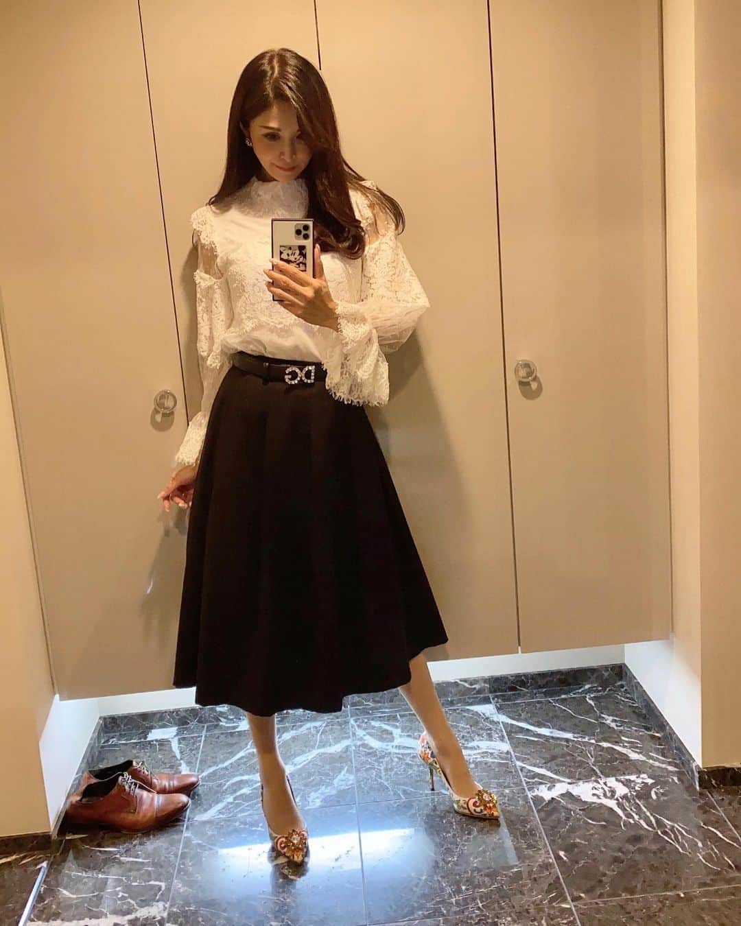 のインスタグラム：「今日のコーデ @madametsuko0126  のお洋服にドルチェのベルトと靴💖」