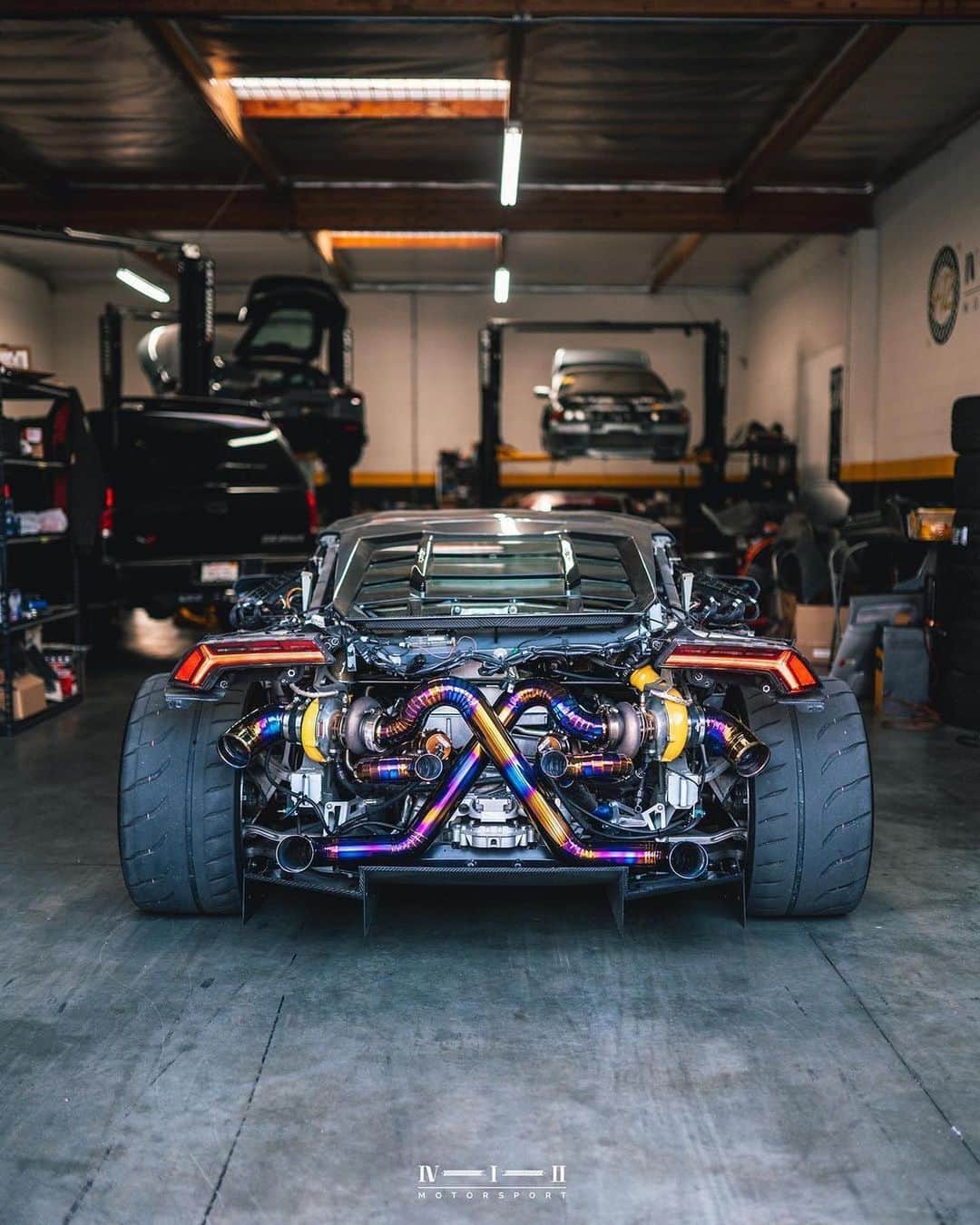 CARLiFESTYLEさんのインスタグラム写真 - (CARLiFESTYLEInstagram)「Twin Turbo Huracan with titanium exhaust. 😍 What do you guys think? @412motorsport @pterodactyltactics #carlifestyle」10月27日 22時02分 - carlifestyle