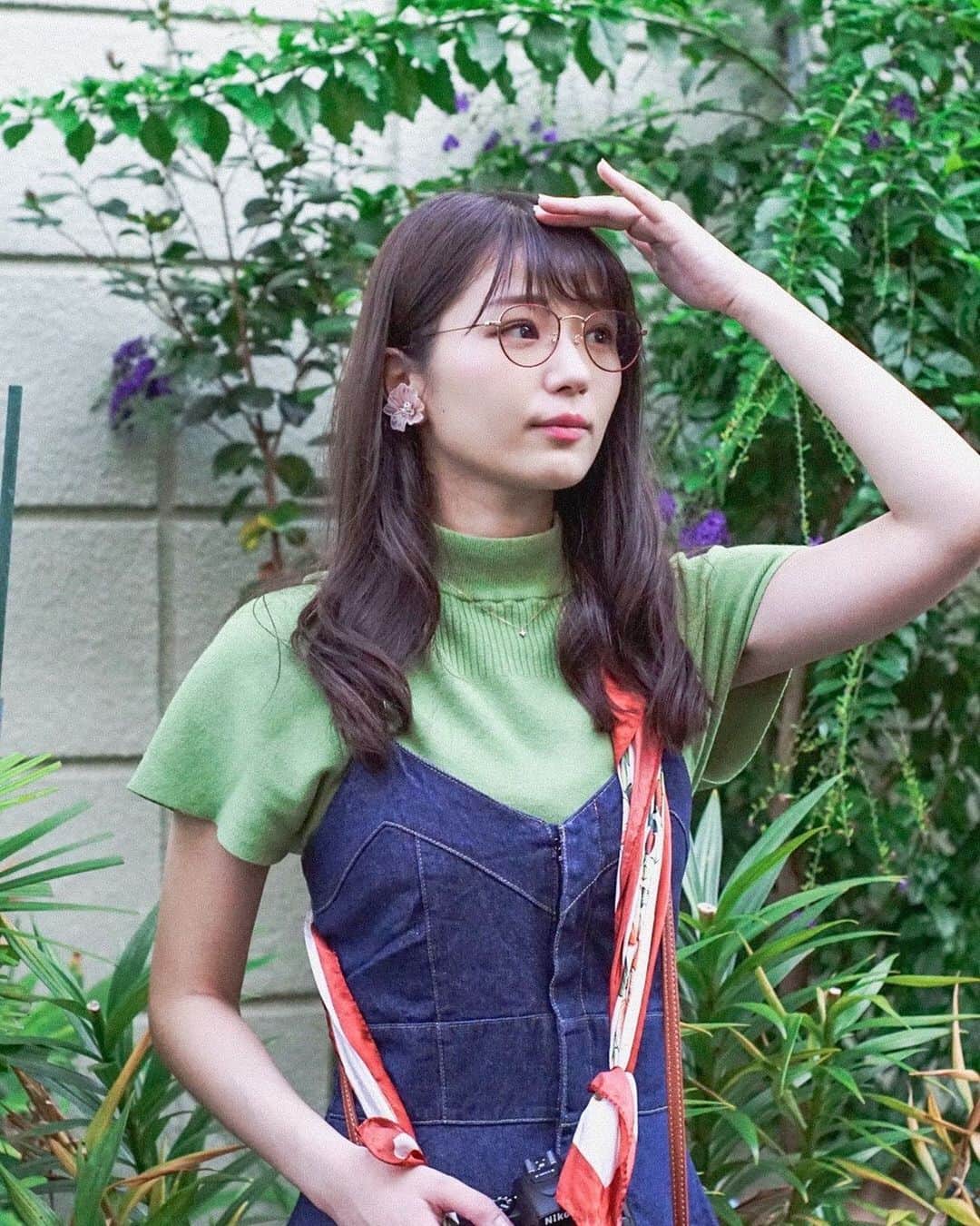 長谷川かすみのインスタグラム：「謎ポーズ。  最近、お芝居のワークショップに行っているのですが、まだまだ課題が山積みです！！ 楽しいっ。」