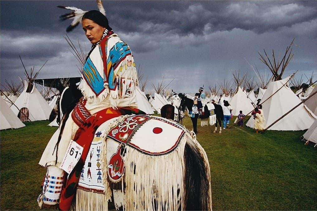 thephotosocietyさんのインスタグラム写真 - (thephotosocietyInstagram)「Photo by @williamalbertallard – Acosia Red Elk / Pendleton, Oregon 1998 “Acosia Red Elk was competing in the annual Native American beauty contest during the Pendleton Oregon Round-Up rodeo. Both she and her horse are draped in beautifully beaded buckskins and seen behind her are some of the 399 teepees making up the Native American tribal village that annually resides behind the rodeo grandstands.” Long-time National Geographic contributor @williamalbertallard is offering this print along with others, as part of his annual flash sale. This flash sale print is a 6” x 9” image on a 9” x 11” paper. It is produced with archival ink on archival watercolor paper and signed with graphite pencil on the front border. It is a perfect gift for a young aspiring photographer or anyone who loves photography. To see more, visit www.williamalbertallardflashsale.com or visit @williamalbertallard and click on the link is bio. #nativeamerican #oregon #rodeo #filmphotography」10月27日 22時12分 - thephotosociety