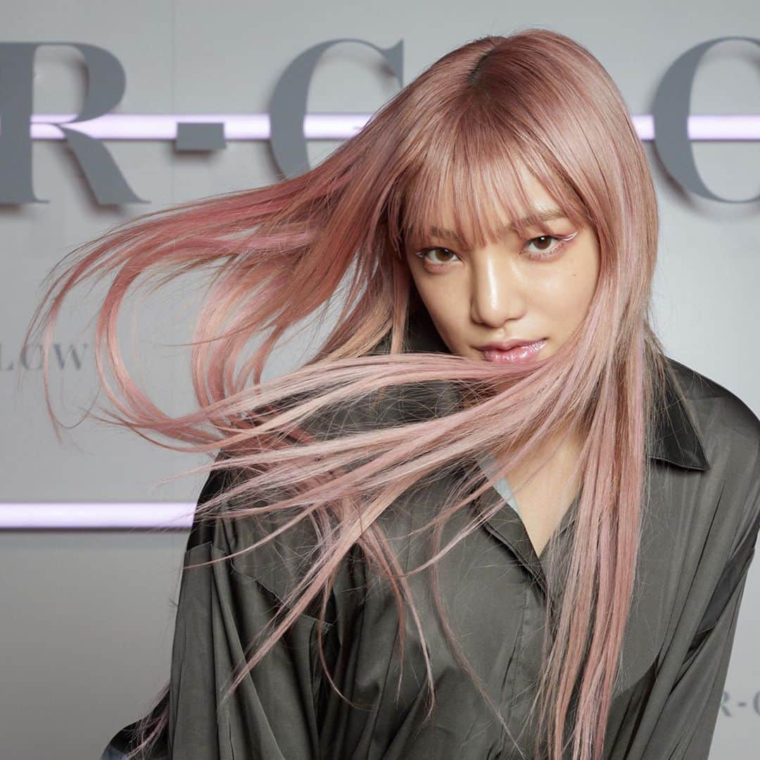 須田アンナのインスタグラム：「. BABY PINK HAIR💖💖 @rglow_jp  #RGLOW #アールグロウ」