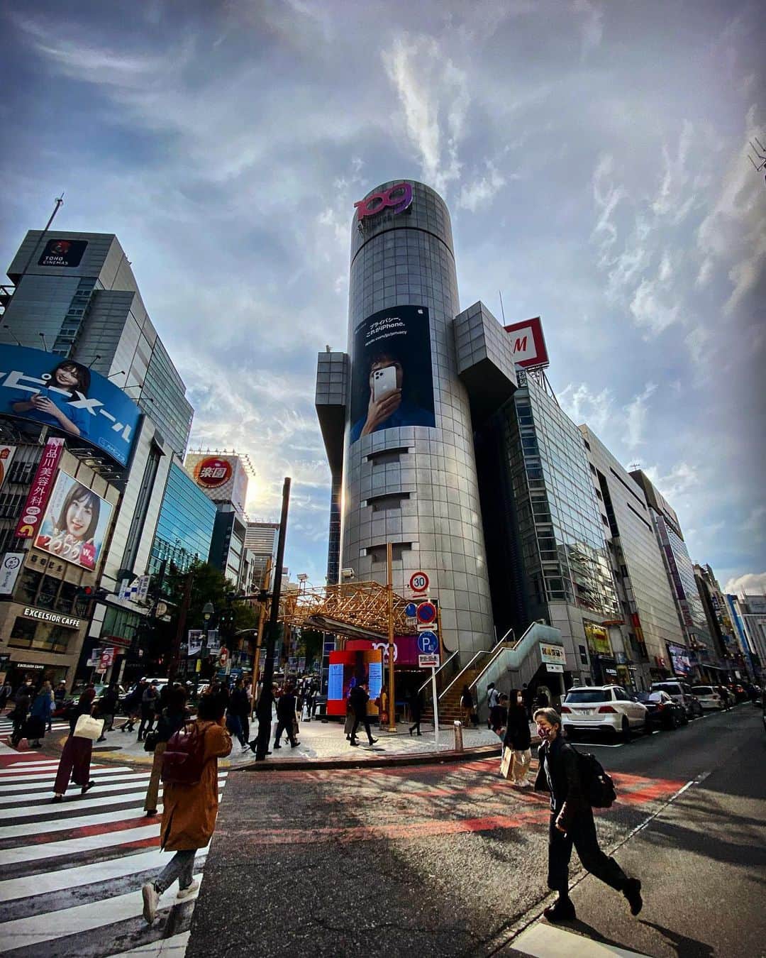 宍戸開さんのインスタグラム写真 - (宍戸開Instagram)「#streetphotography #storyofthestreet #streetoftokyo #streetcinematography #kaishishido #iphone11pro #photography #photographer #photooftheday」10月27日 22時27分 - kaishishido