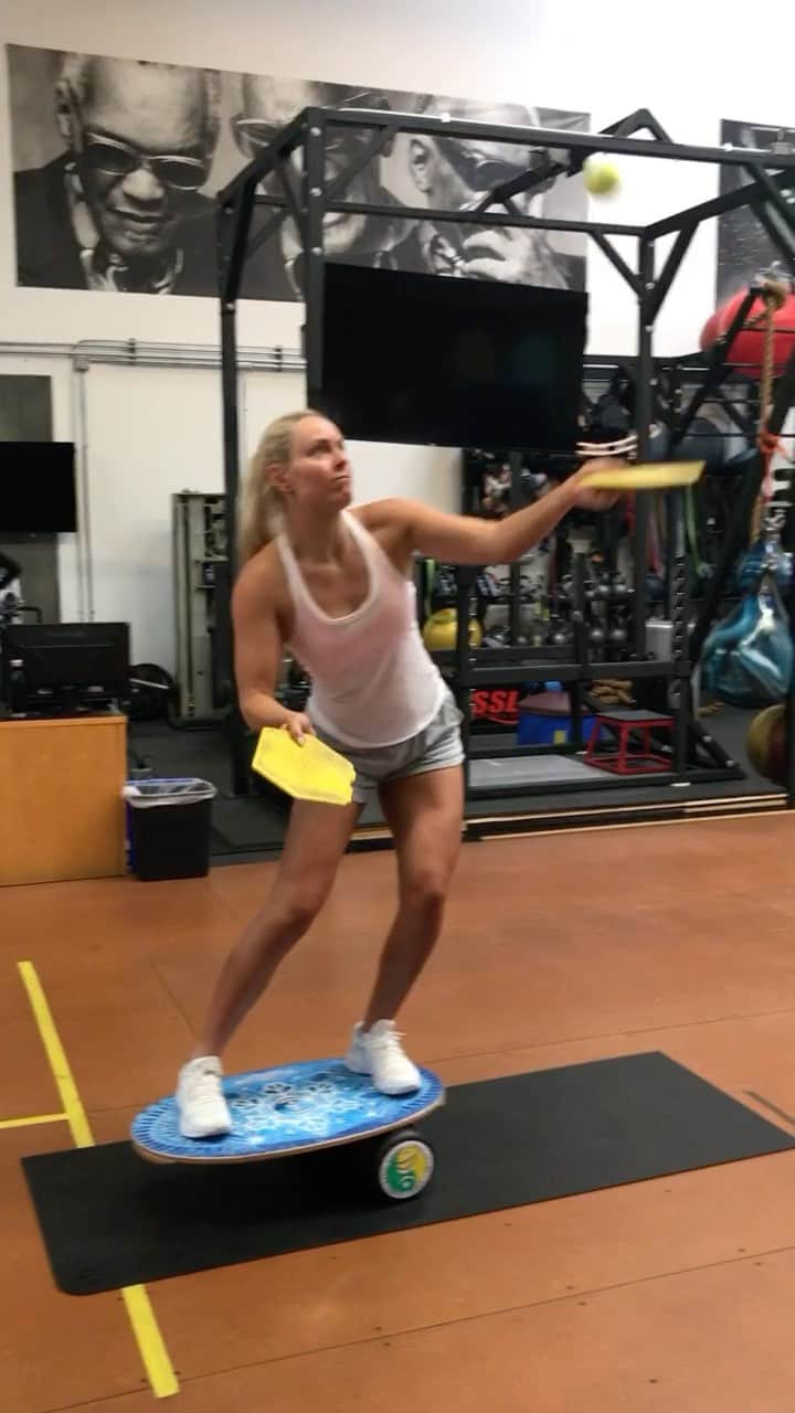 リンゼイ・ボンのインスタグラム：「If first you don’t succeed...try, try again! 💪🏻」