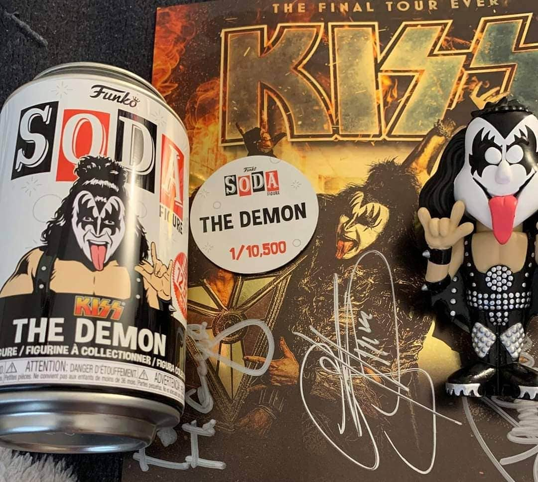 KISSさんのインスタグラム写真 - (KISSInstagram)「#CollectingKISS! John Erigo just added the #KISS @originalfunko Vinyl SODA The Demon @genesimmons to his collection.」10月27日 22時24分 - kissonline