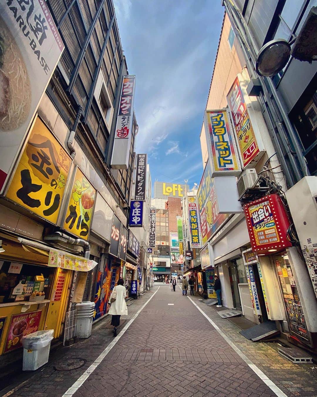 宍戸開さんのインスタグラム写真 - (宍戸開Instagram)「#streetphotography #storyofthestreet #streetoftokyo #streetcinematography #kaishishido #iphone11pro #photography #photographer #photooftheday」10月27日 22時30分 - kaishishido