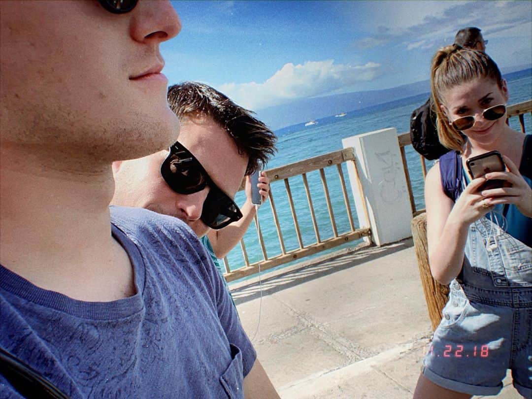 イーライ・リエブのインスタグラム：「I think I would commit a felony to be back in Hawaii with this crew.」