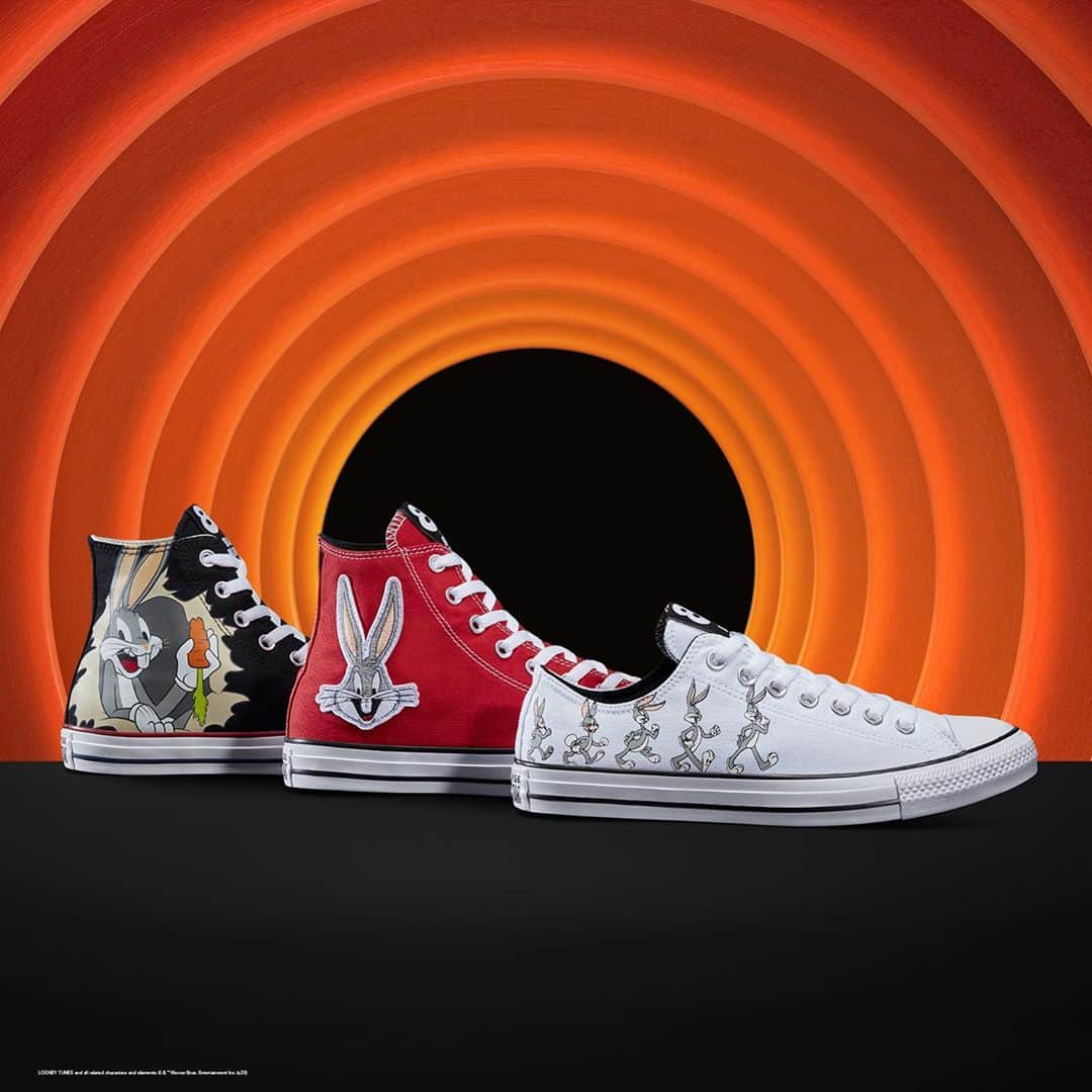 Foot Lockerさんのインスタグラム写真 - (Foot LockerInstagram)「Animated greatness. The #converse x #looneytunes 'Bugs Bunny' 80th Anniversary Collection is now available online and in select stores. Men's + Kids sizes」10月27日 23時01分 - footlocker