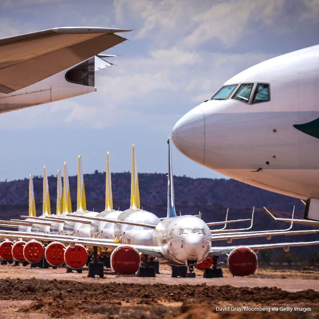 ABC Newsさんのインスタグラム写真 - (ABC NewsInstagram)「Aircraft stored at the Asia Pacific Aircraft Storage Facility (APAS) in Alice Springs, Northern Territory, Australia. The airplane parking lot has never been busier, making a strange and eerie sight as the deserted landscape is punctuated with more than 100 grounded jets. #aircraft #aviationphotography #australia」10月27日 23時00分 - abcnews