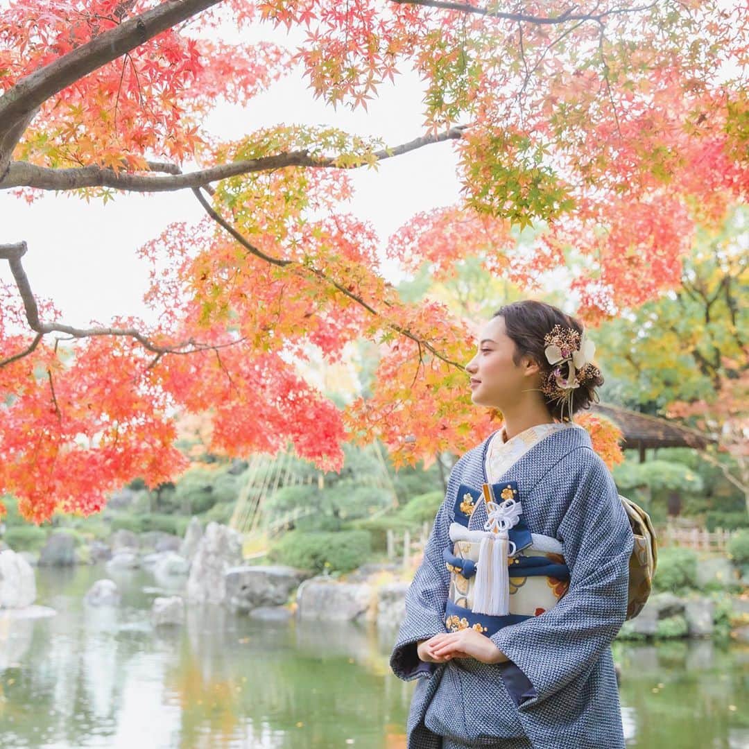 CLAIREのインスタグラム：「たくさんの紅葉ロケーション撮影のご予約頂いております🍁ありがとうございます😊 ・ ステキな写真と思い出を残せますように✨ ・ @clairebridalstudio」