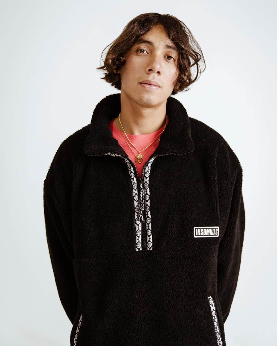 サキャスティックのインスタグラム：「@insomniacltd FALL 2020   Foothills Limited Pullover Black High pile poly fleece, half zip entry, custom jacquard taping, reflective rubber patch, custom zipper pulls.  Freebasin L/S Tee Pink  Galaxy Jean Olive 14 ounce bull denim, overdyed. Made in USA.」