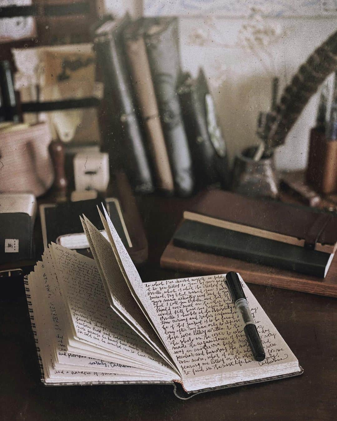 Catharine Mi-Sookさんのインスタグラム写真 - (Catharine Mi-SookInstagram)「Journals, notebooks, blank pages. The sacred keepers of thoughts and musings, innovations, ideas, rants, brambles, drawings, colors and insatiable explorations, the sky’s the limit. One could say they’re part of the inner circle, privy to the stories that have only been shared with the most trusted and dearest of friends and kin, perhaps even beholding a few jottings that have never been uttered to any soul. Life gets boisterous and loud, and there is much to do, contribute towards, steward, engage in & be a part of, and yet the need for ongoing quiet sanctuary is vital. Often it is the pen and page that usher me into that space, the palpable guardians between the linear and beyond. It’s no wonder I have such an affinity for them. They are companions in the resting place, the quiet in the crags, the sweet respite and panacea in between the moments and days. They have never been just mere tools, but rather faithful friends that weather along the ever changing climate and terrain. . . . . Desk companions: Model 55 Fountain Pen & Ashen Waxed Canvas Pen Roll @franklinchristoph. Jackson Journal @pegandawl. Writing Box, Toolcomb Pen Holder & Leather Everyday Notebooks @galen_leather. Vagabond Notebook & VN Pocket co-designed with @franklinchristoph - link in bio. . . . . #journaling #memoirs #onmydesk #franklinchristoph #fountainpens #vagabondpocket #loveforanalogue #vagabondnotebook #desksetup #pegandawl #bookbinding #leatherjournal #galenleather #writingbox #fountainpenaddict #creativespace #autumnmood #autumnaesthetic #bookaesthetic #moodyedits #stationerylover #thedailywriting #journalinspiration」10月27日 23時06分 - catharinemisook