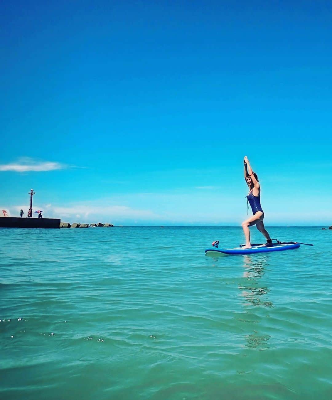 琳妲さんのインスタグラム写真 - (琳妲Instagram)「🧘🏻‍♀️🌊 海上瑜珈 教練說要心無雜念比較容易完成 但要平衡又要拍照故表情 實在是無法心無雜念😂 有機會再去挑戰💪🏻 - #小琉球 #海上SUP #懿想天開  #2021桌曆限量預購在限時動態精選」10月27日 23時07分 - linda831212