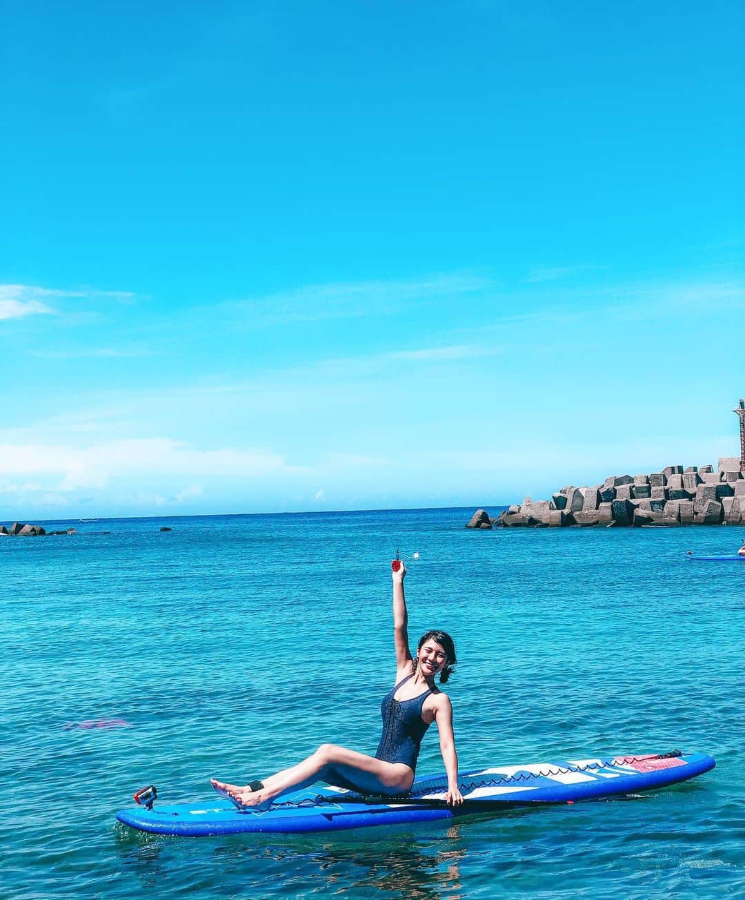 琳妲さんのインスタグラム写真 - (琳妲Instagram)「🧘🏻‍♀️🌊 海上瑜珈 教練說要心無雜念比較容易完成 但要平衡又要拍照故表情 實在是無法心無雜念😂 有機會再去挑戰💪🏻 - #小琉球 #海上SUP #懿想天開  #2021桌曆限量預購在限時動態精選」10月27日 23時07分 - linda831212