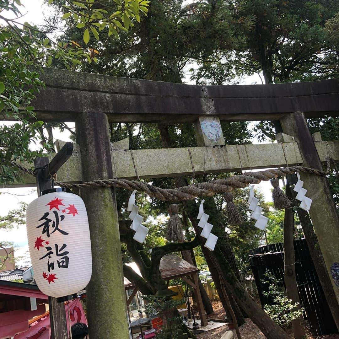 しよりさんのインスタグラム写真 - (しよりInstagram)「金沢旅行🍁  おでんの老舗のお店🍢高砂 兼六園と映えのお守りが買える神社⛩  楽しかったなぁ！ また旅行行きたいな🥰  よく言われるけど女子が食べる量じゃないらしい  #金沢旅行#金沢#金沢グルメ#石川県#石川県グルメ#石川県 旅行 #金沢ランチ#金沢観光#gotoトラベルキャンペーン #gotoキャンペーン#子旅#女子旅行#金沢おでん#兼六園さ んぽ#つぼみ大革命#つぼみ#吉本#よしもと#アイドル」10月27日 23時19分 - shiyooori