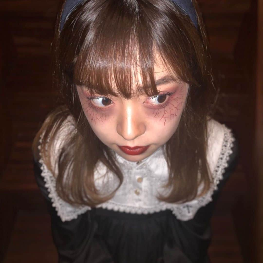 木原渚さんのインスタグラム写真 - (木原渚Instagram)「ハロウィンの動画の写真バージョン🧟‍♂️  お友達がめっちゃアイメイク凝ってくれました🤔✨ たくさんの時間かけてこんな凝ったメイクしてくれて本当にありがとうだぁ〜😢🌸  そんな全面協力してくれたお友達のためにも、私はまだまだTwitterのRTもmystaも諦めません！！！ 最後まで全力で頑張ります🔥 皆さんのお力どうか貸していただけないでしょうか…😭  そして本日も投票よろしくお願い致します💐  #ミスキャンパス同志社 #ミス同志社 #ハロウィンコスプレ #ハロウィン #ハロウィン仮装 #ハロウィンパーティー #修道女 #ハロウィンメイク」10月27日 23時12分 - nagisa_k3