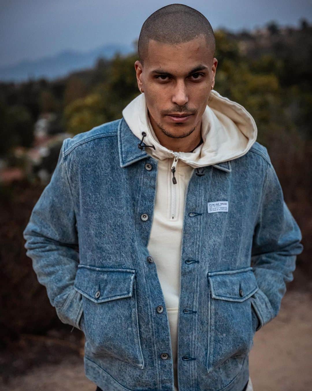 パブリッシュブランドのインスタグラム：「Layer up because winter is coming. 📸 @salvadorslens  . . . . #publishbrand #todayfortomorrow #goodvibrations」