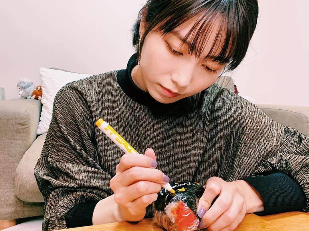 横山由依さんのインスタグラム写真 - (横山由依Instagram)「✏️  #サランラップ #サランラップに書けるペン #OnigiriAction #ミラモン #ミライモンスター #pr」10月27日 23時20分 - yokoyamayui_1208