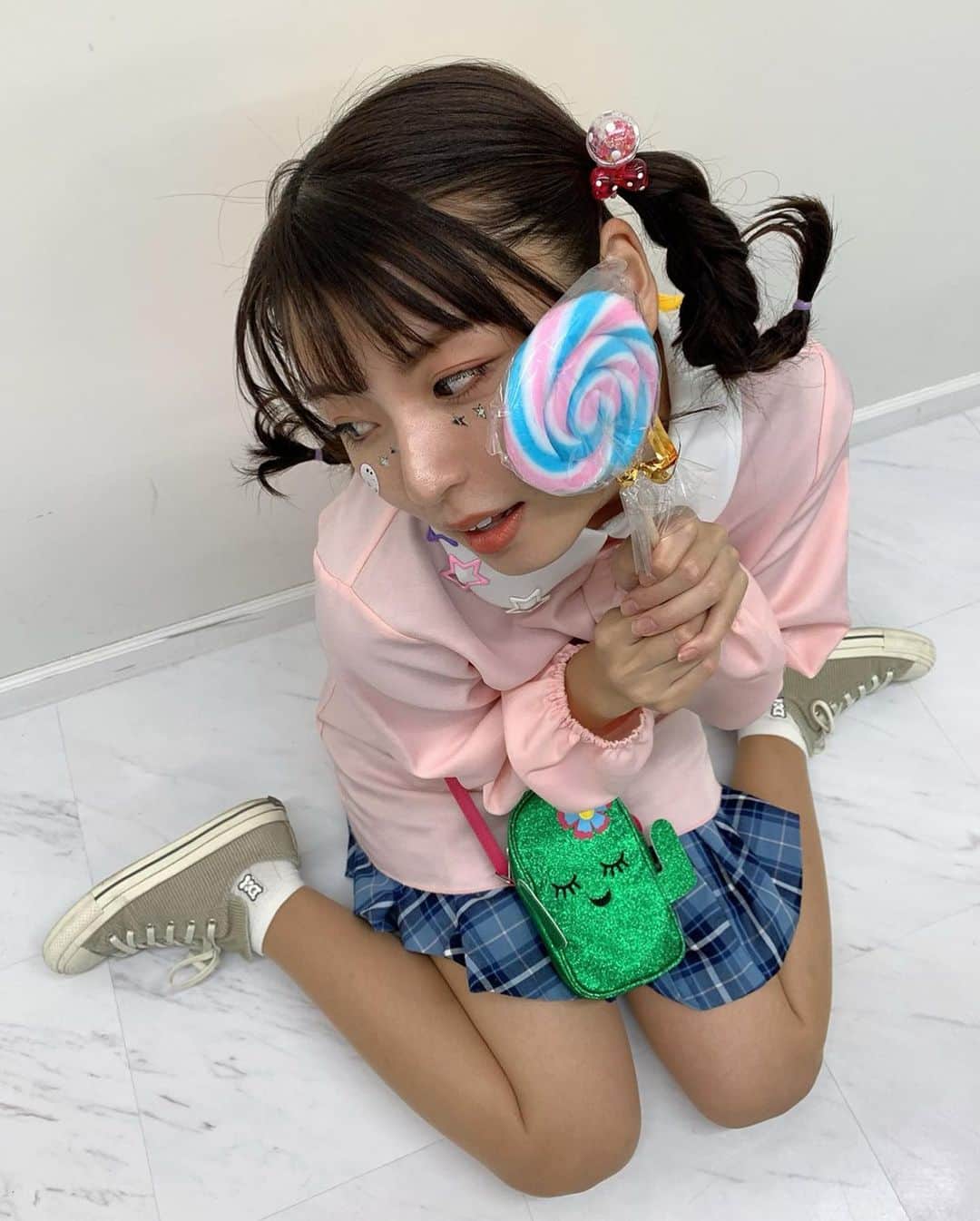 竹本茉莉さんのインスタグラム写真 - (竹本茉莉Instagram)「. 今年のハロウィンは ほいくえんじ🐥だよ . . . . . #ハロウィン #ハロウィンコスプレ #ハロウィン仮装 #halloween #halloweencostume #halloweenmakeup #japanesegirl」10月27日 23時20分 - matsuri_morikawa