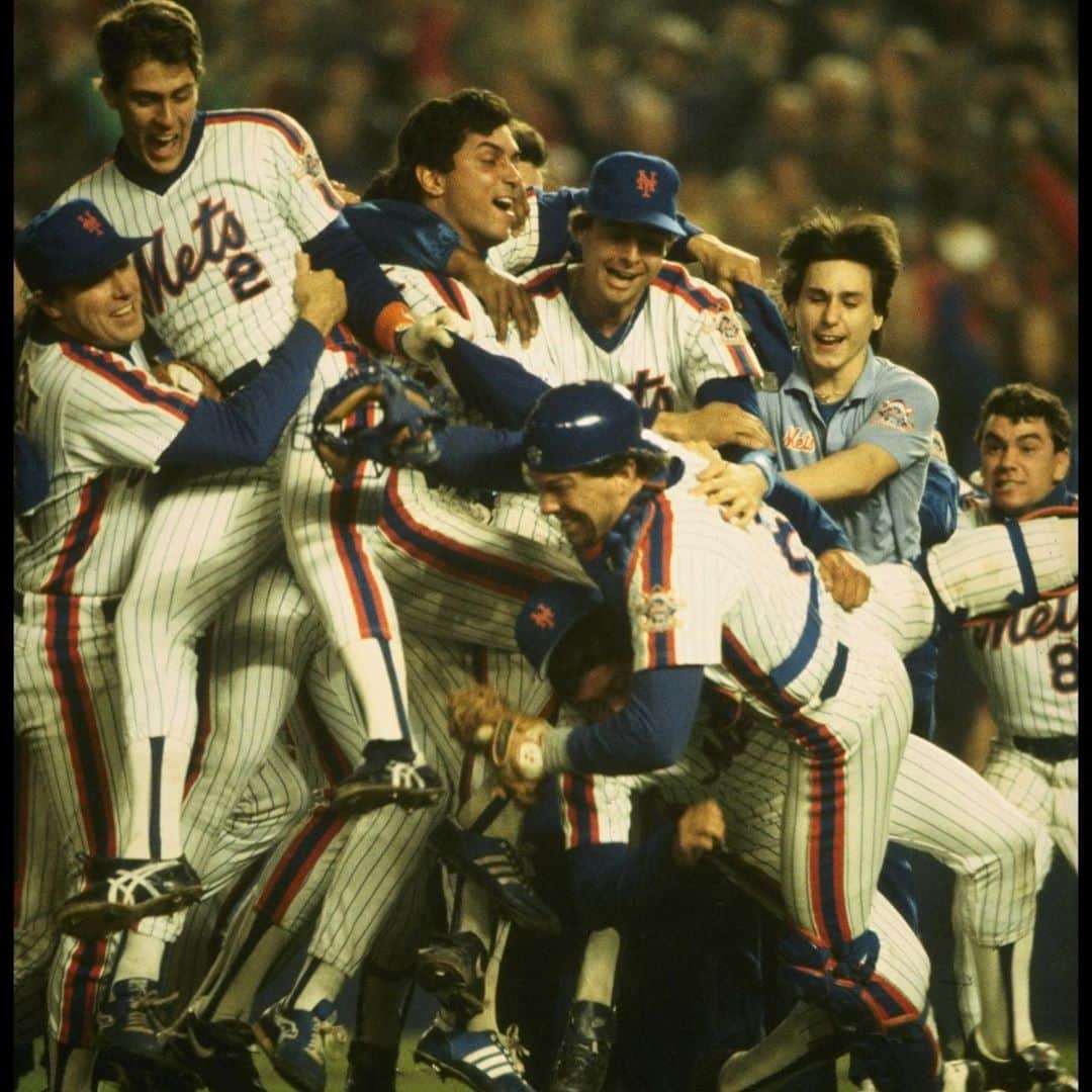 ニューヨーク・メッツさんのインスタグラム写真 - (ニューヨーク・メッツInstagram)「#OTD in 1986, WE WON!」10月27日 23時22分 - mets