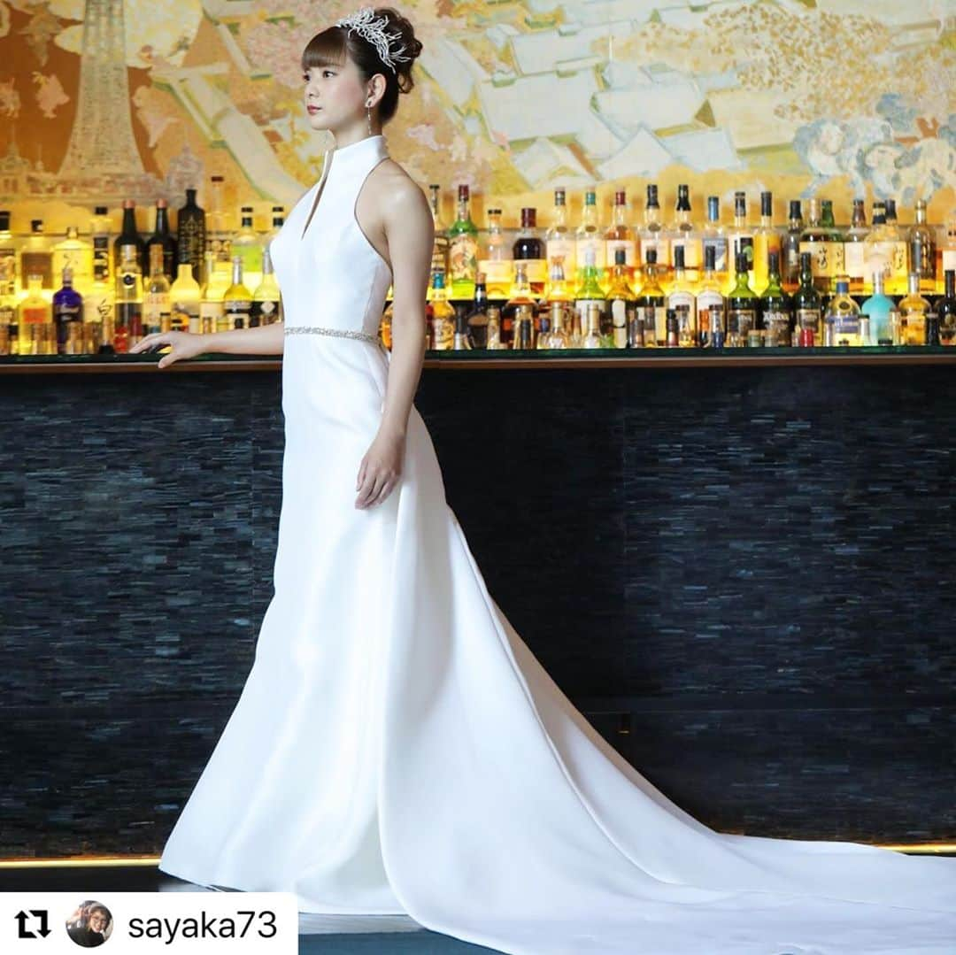 美蘭レンナさんのインスタグラム写真 - (美蘭レンナInstagram)「. . . @sayaka73 さんが Instagramに投稿して下さったあぁ☺️✨✨✨ 嬉しすぎます❤️❤️❤️ 有難うございます😍💕✨✨ . . 一個前の投稿と同じドレスですが ヘアメイク変えるだけで 雰囲気がガラッと変わります🥰 . . . . #Repost @sayaka73 with @make_repost ・・・ ティアラ風にヘッドアクセサリーをつけてみた✨ ・ 華やか😍 ・ セントレジスホテルでの撮影📸 ・  #stregisosaka#stregishotel#wedding#hotel wedding #セントレジス#セントレジス大阪#セントレジスホテル#セントレジス花嫁#セントレジスウェディング#大阪結婚式#ホテル婚#ウェディング#ホテルウェディング #hair#make#hairmake#weddinghair#bridal#bridalhair #ヘアアレンジ#ヘアセット#ヘアメイク #ヘアメイクシャワーsayaka」10月27日 23時23分 - renna_miran33