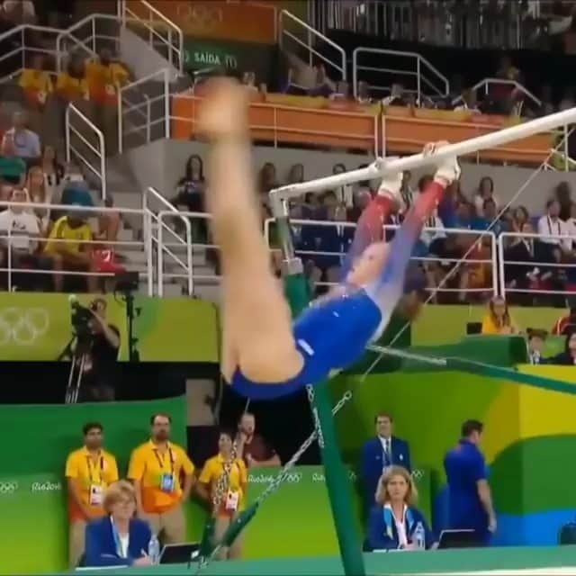 のインスタグラム：「Beautiful work from @madison_kocian in this throwback to Rio!!! ❤❤❤  Reposted from @gymaniacos #tbt Madison Kocian UB EF RIO 2016  Medalha de prata!  . . . . . . #artisticgymnastics #gymnastics #Gym #love #ginasticaartistica #ginastica  #gimnasia #gimnasiaartistica #TeamUSA #USA #USAgym #barrras #barrasassimetricas #UnevenBars #instagood #instapic #olympichistory #olympics #olimpiadas #beauty #perfect #Tbt #friday」