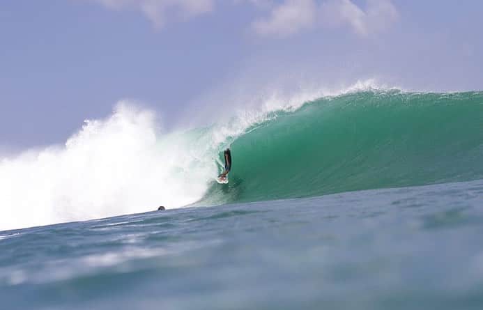 ロストさんのインスタグラム写真 - (ロストInstagram)「@agusdag_ on his #lostsurfboards Driver 2.0 #padangpadang 📷 @bali_surf_vision」10月27日 23時26分 - lost9193